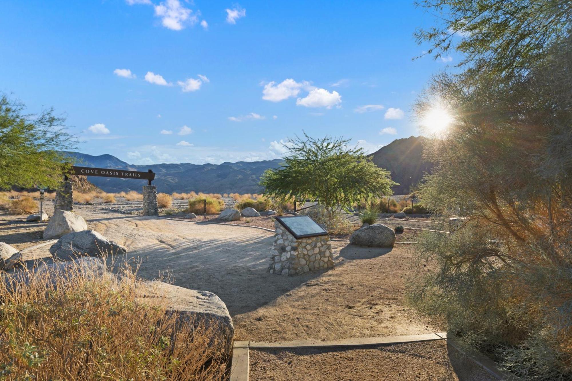 Cove Retreat! Just Miles Away From Coachella & Stagecoach La Quinta